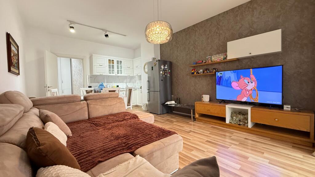Apartament 2+1 per qera tek Rruga e Kosovarve!