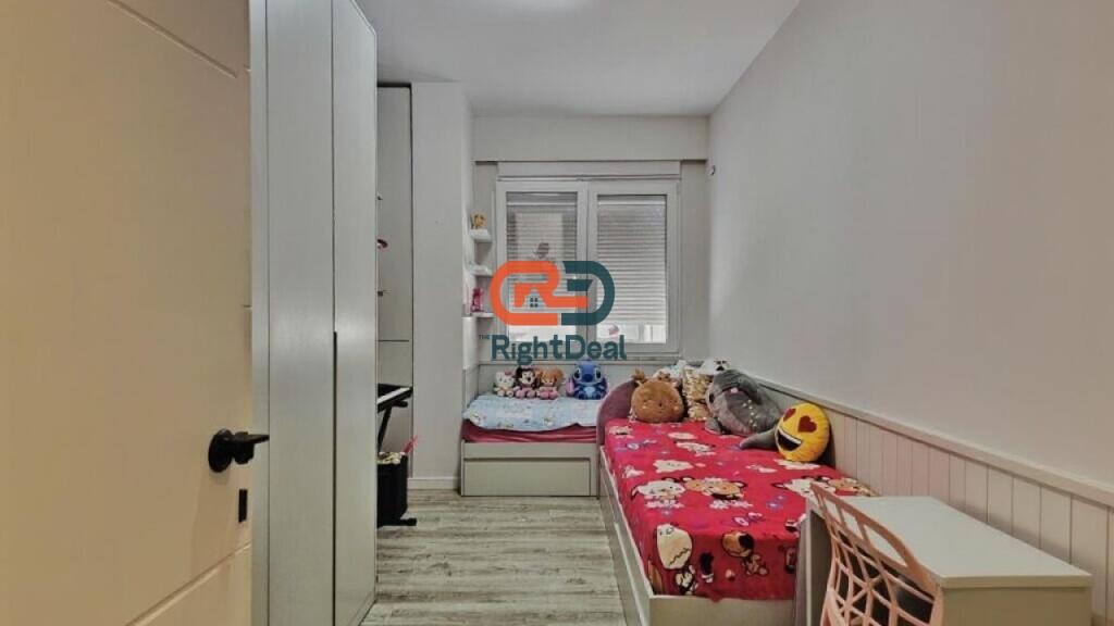 Tek Liqeni i Thate, Shitet Apartament 2+1+2 + Studio Me Verande Dhe Totalisht i Investuar!