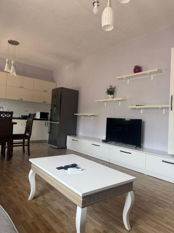 APARTAMENT ME QERA 2+1 ALI DEMI 400 EURO