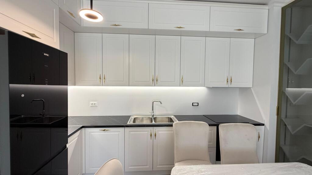 Apartament 2+1+2 + Post Parkimi prane Kodres se Diellit!
