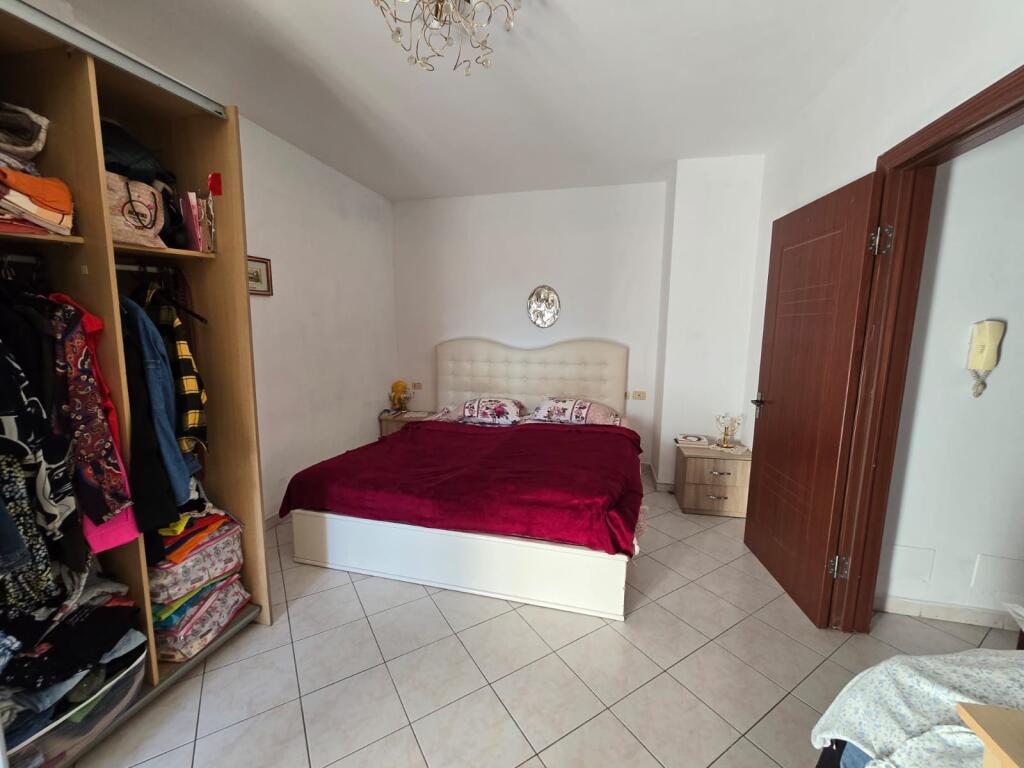 Apartament 1+1 me verande ne Laprake