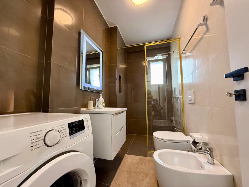 Apartament - Për Qira 1+1 TE SHKOLLA KUQE