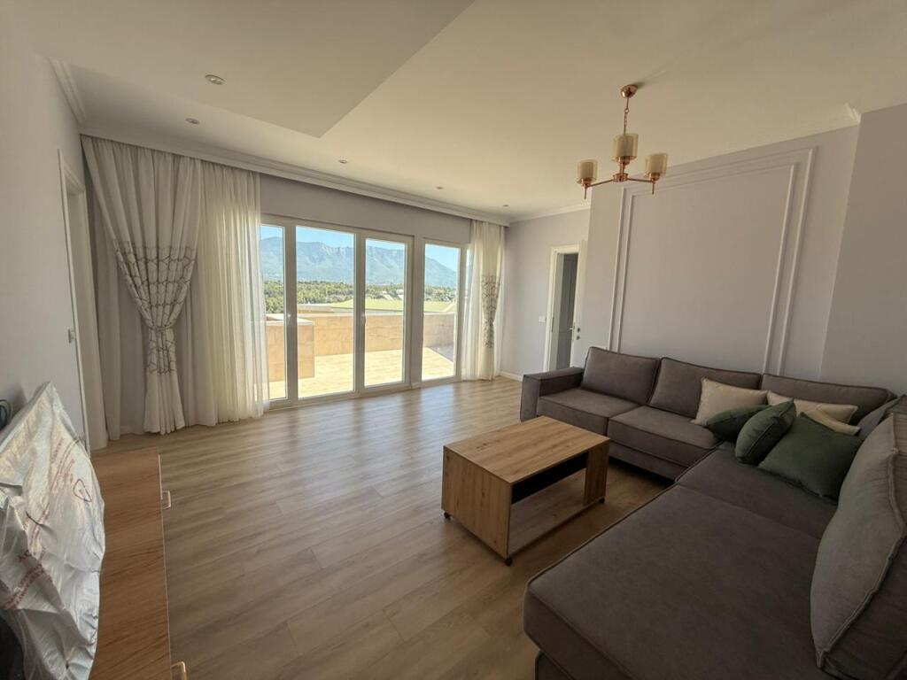 Apartament 2+1+2 per qira, Hotel Radisson, Liqeni i Thate