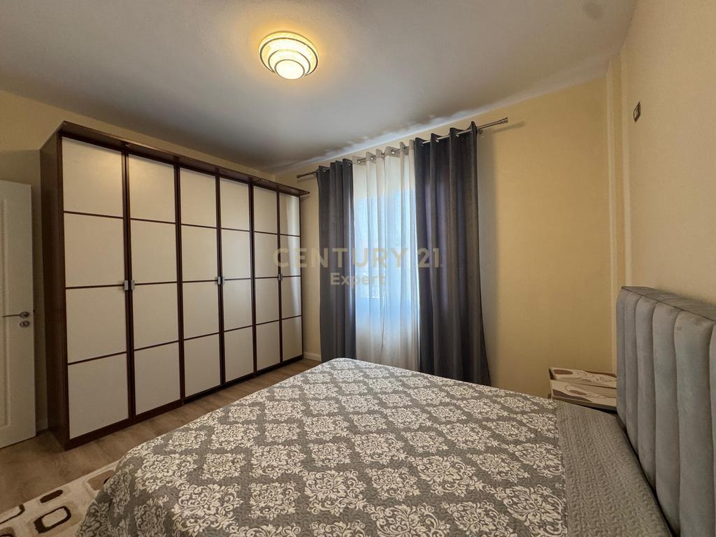 JEPET ME QERA APARTAMENT 2+1 NE SAUK , PALLATI I BRIGADAVE
