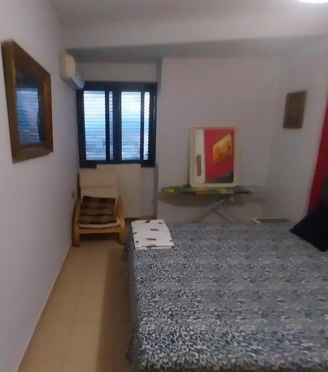 Ofrohet per qira apartament 1+1 te kodra e diellit