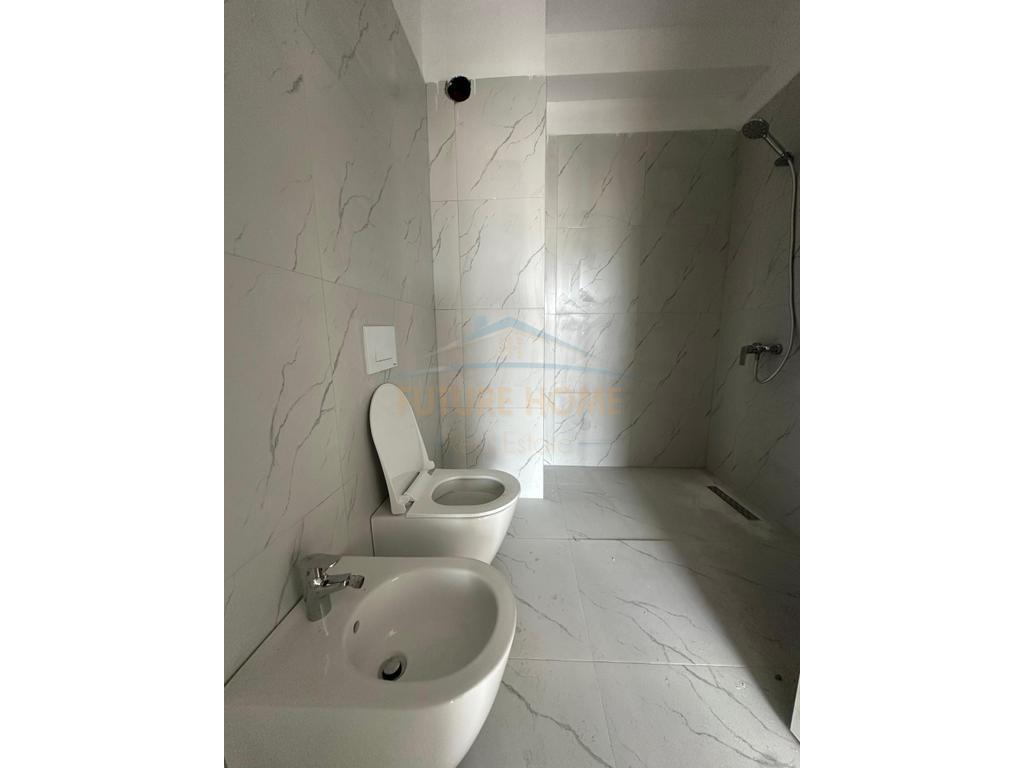 Shitet apartament 2+1+2 Myslym Shyri
