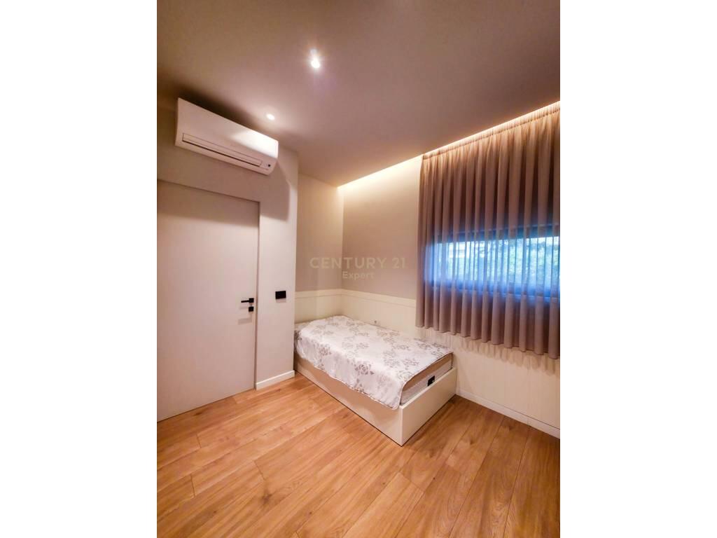 VILË MODERNE PËR SHITJE NË SAN PIETRO RESIDENCE, GJIRI I LALËZIT !!!