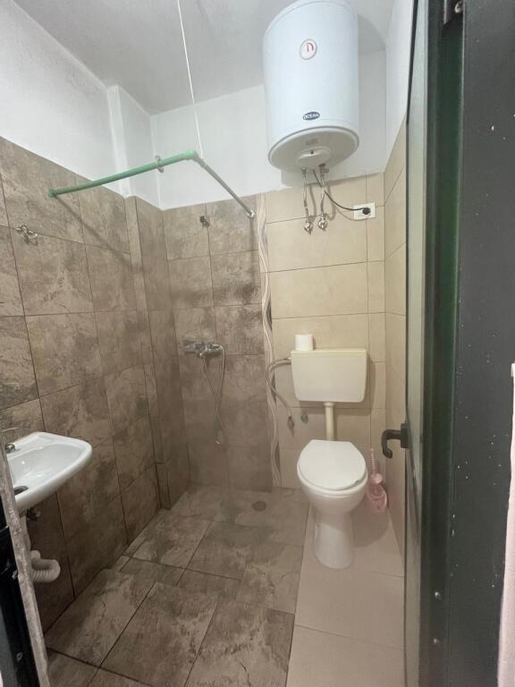 GARSIONERE 320 EURO.VILAT AMERIKANE.