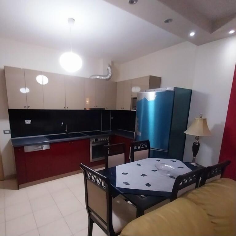 Ofrohet per qira apartament 1+1 te kodra e diellit