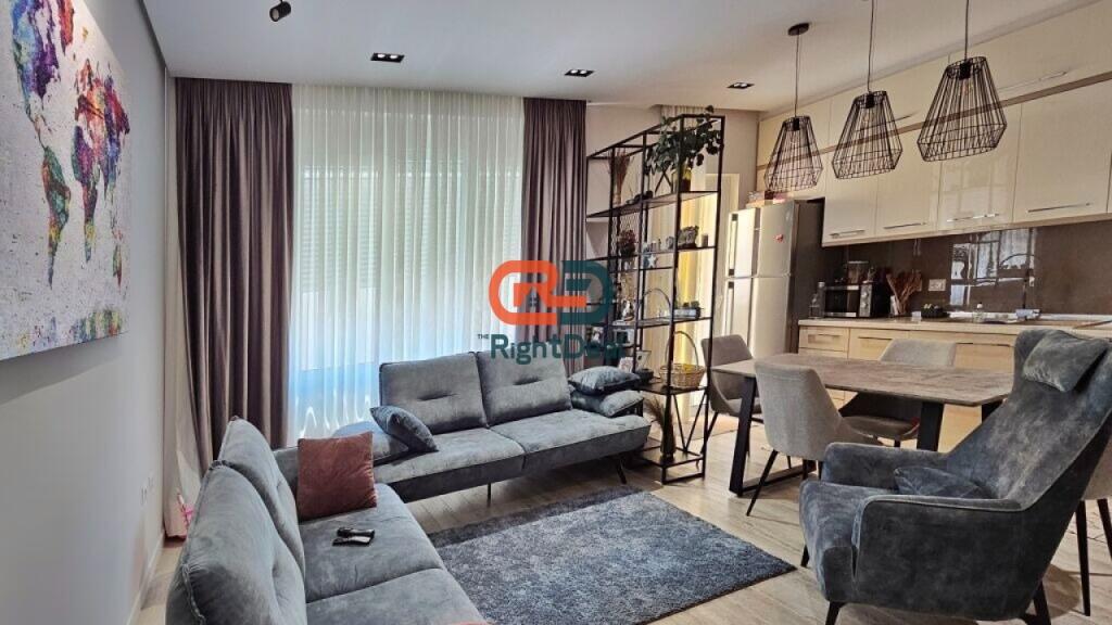 Tek Liqeni i Thate, Shitet Apartament 2+1+2 + Studio Me Verande Dhe Totalisht i Investuar!