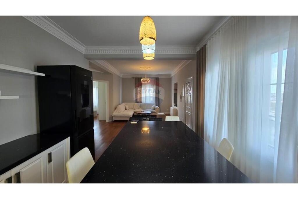 Apartament 2+1, Selite