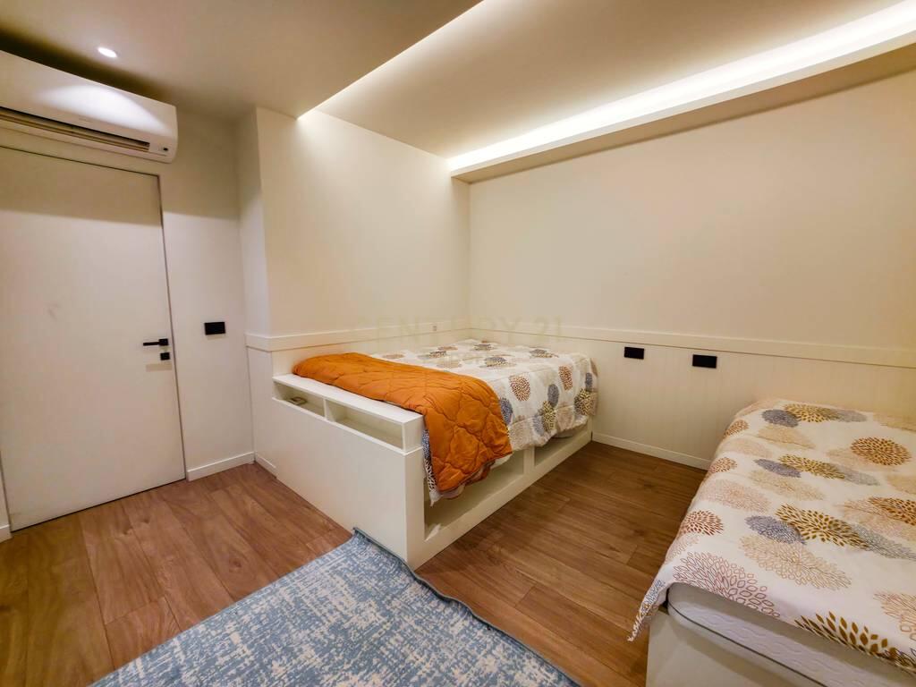 VILË MODERNE PËR SHITJE NË SAN PIETRO RESIDENCE, GJIRI I LALËZIT !!!