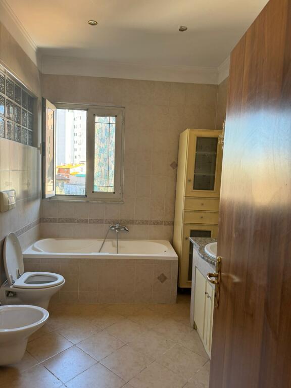 Jepet Apartament me qera