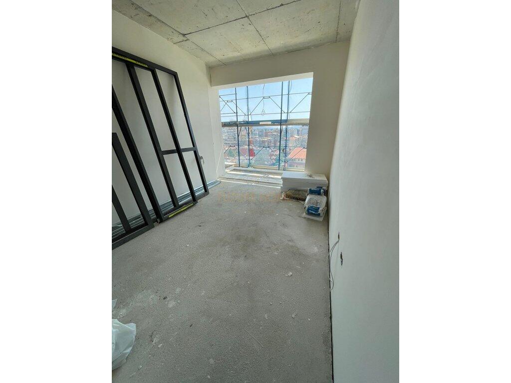 Shitet apartament 2+1+2 Oberon Rezidence Stacioni i trenit