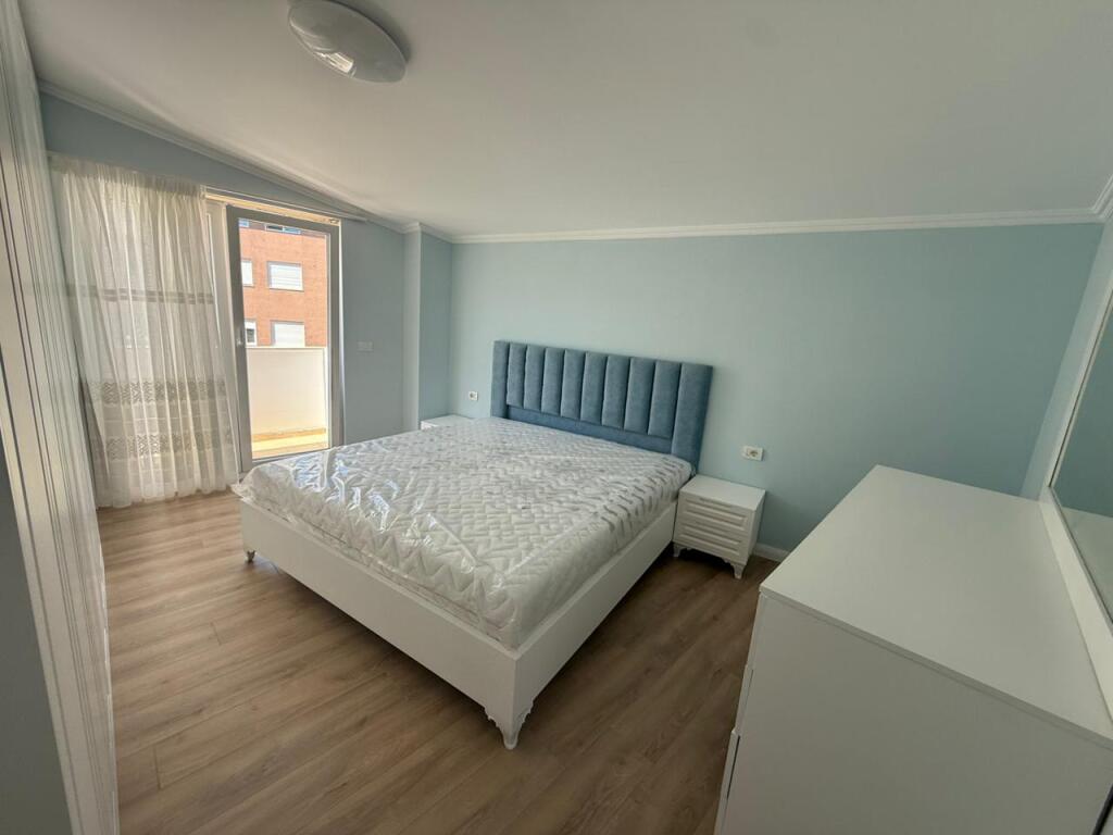 Apartament 2+1+2 per qira, Hotel Radisson, Liqeni i Thate
