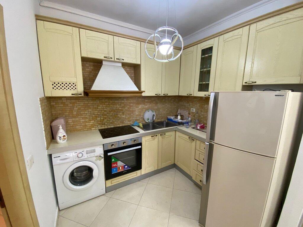 Qera, Apartament 2+1, Bulevardi Zogu 1, Tirane.