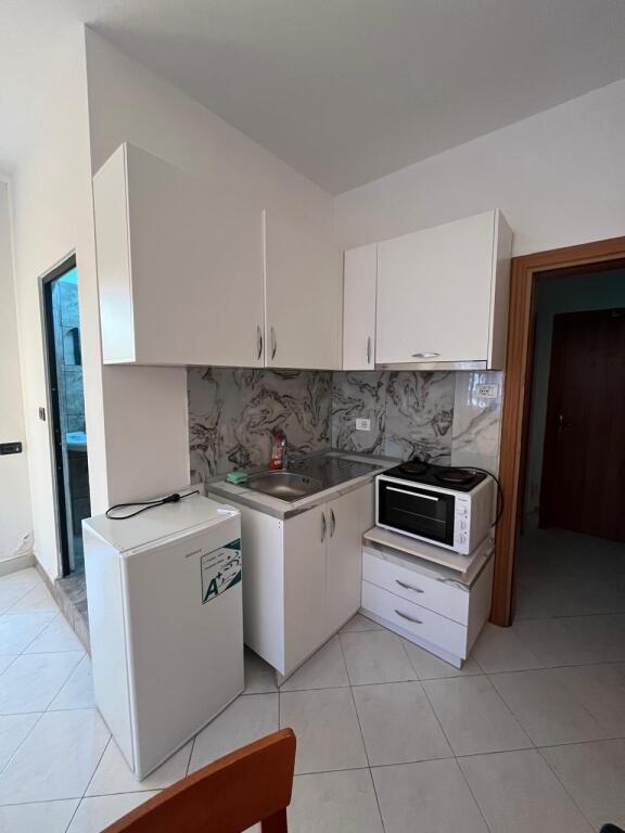 GARSIONERE 320 EURO.VILAT AMERIKANE.