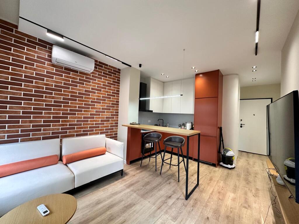 APARTAMENT 1+1 ME QIRA - KOMPLEKSI LURA, RRUGA KARL GEGA