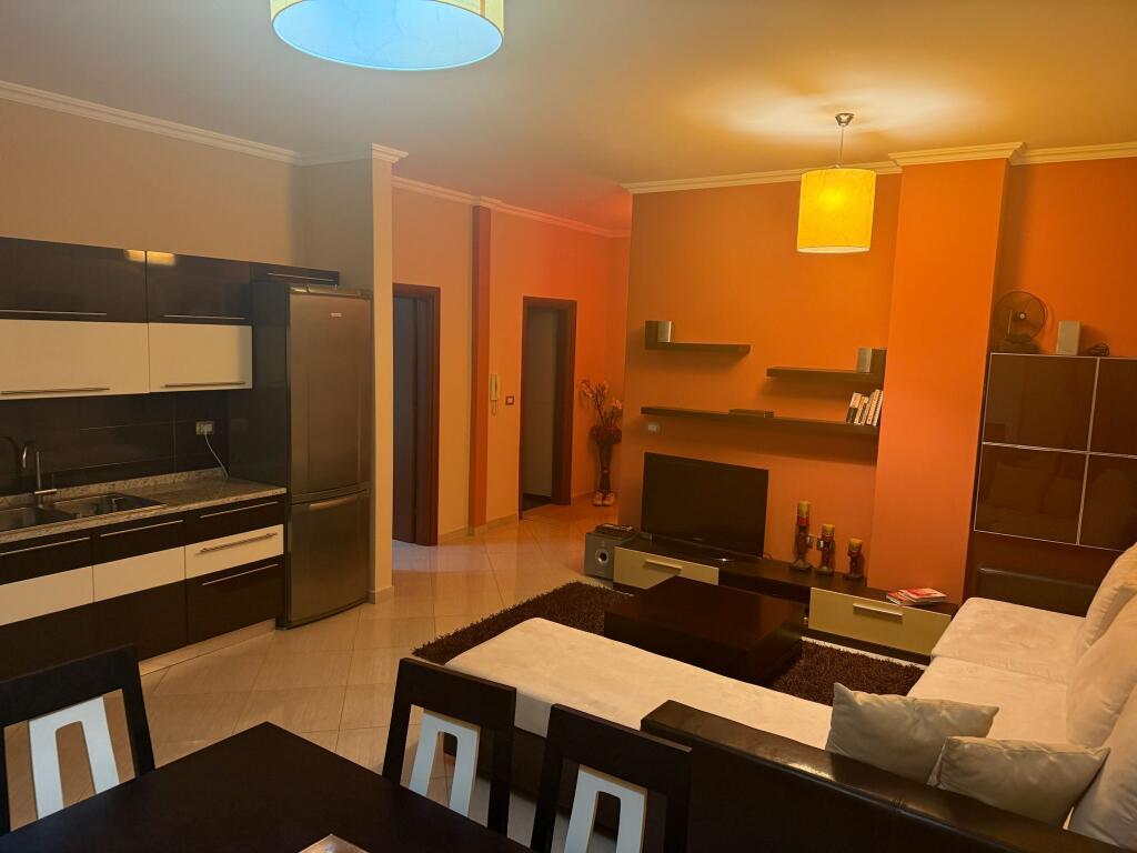 Jepet apartament 1+1 me qera tek liqeni thate me super pamje bga liqeni thate
