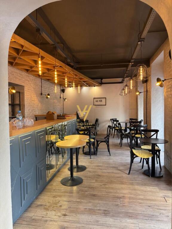 AFFITTASI BAR CAFFÈ IN VIA DURRESIT 2.200 EURO