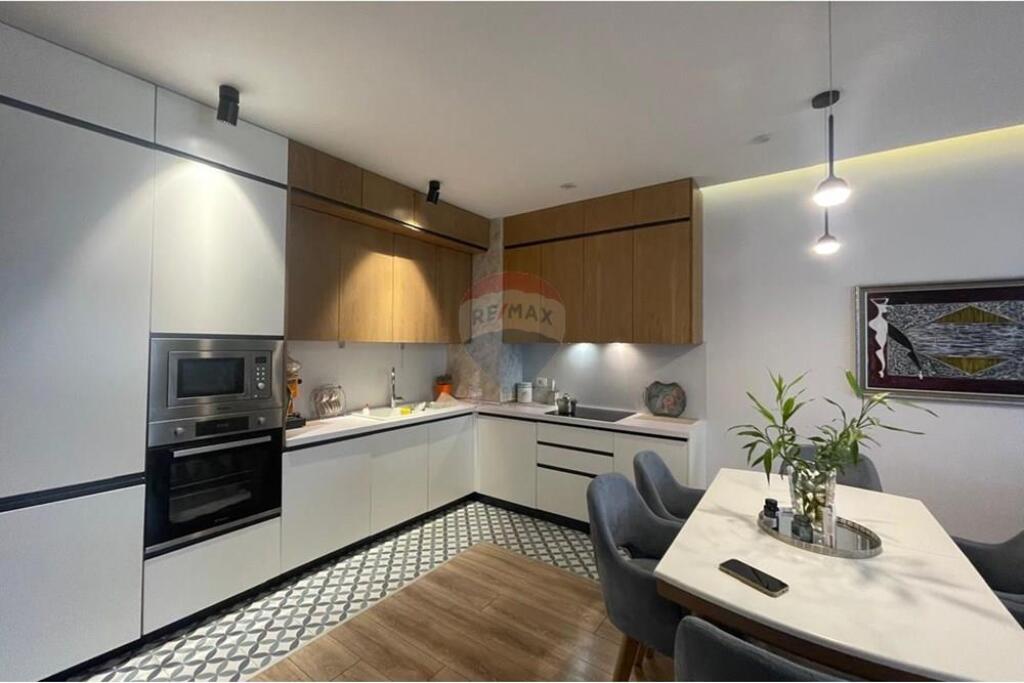 Shitet Apartament 2+1+2 tek Kodra Priftit