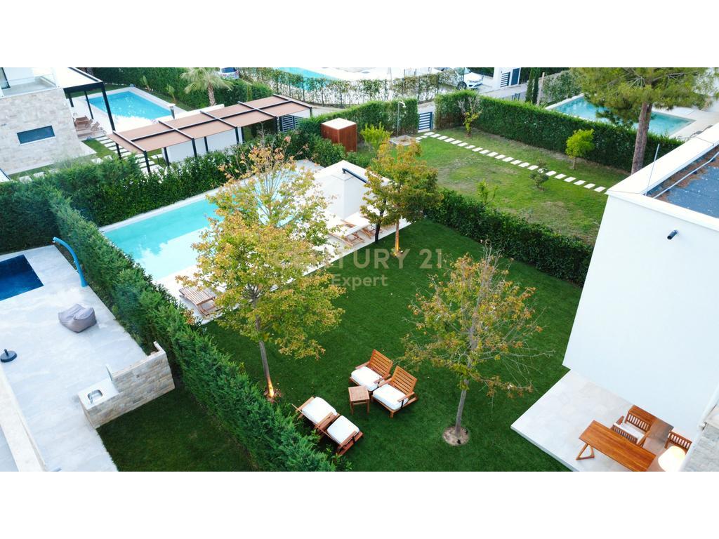 VILË MODERNE PËR SHITJE NË SAN PIETRO RESIDENCE, GJIRI I LALËZIT !!!