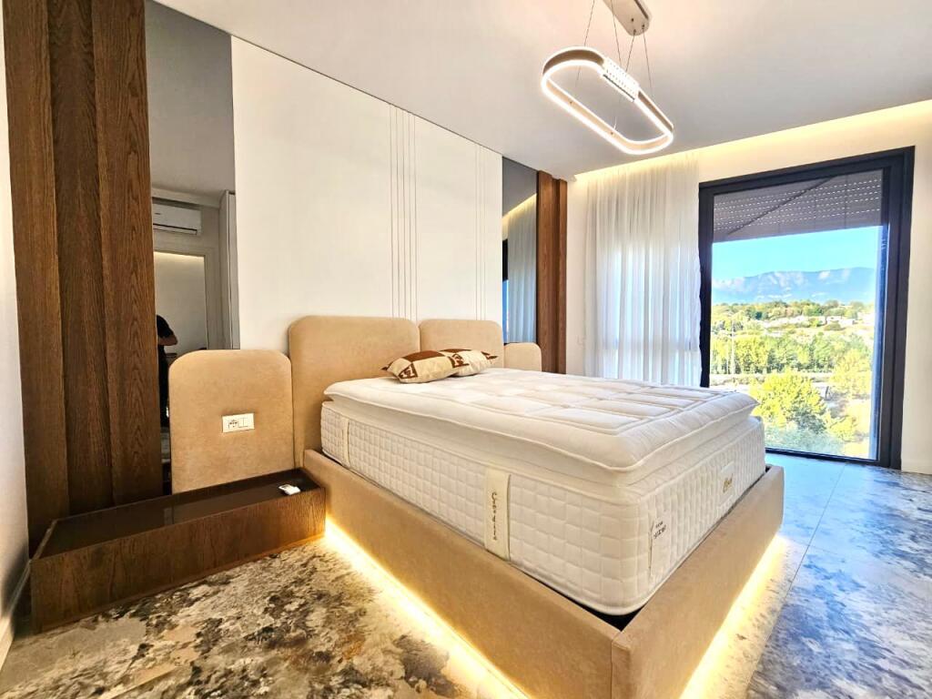 -AFFITTASI appartamento 1+1 + garage completamente investito come per sé con tutto di qualità delle migliori marche AL LAGO ASCIUTTO