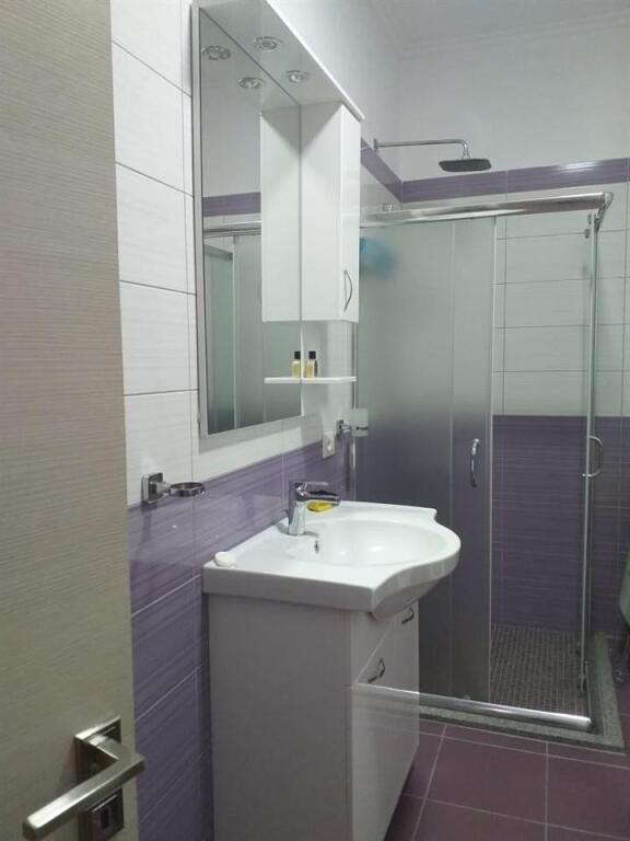 APARTAMENT ME QERA 1+1 PAZARI I RI 700 EURO