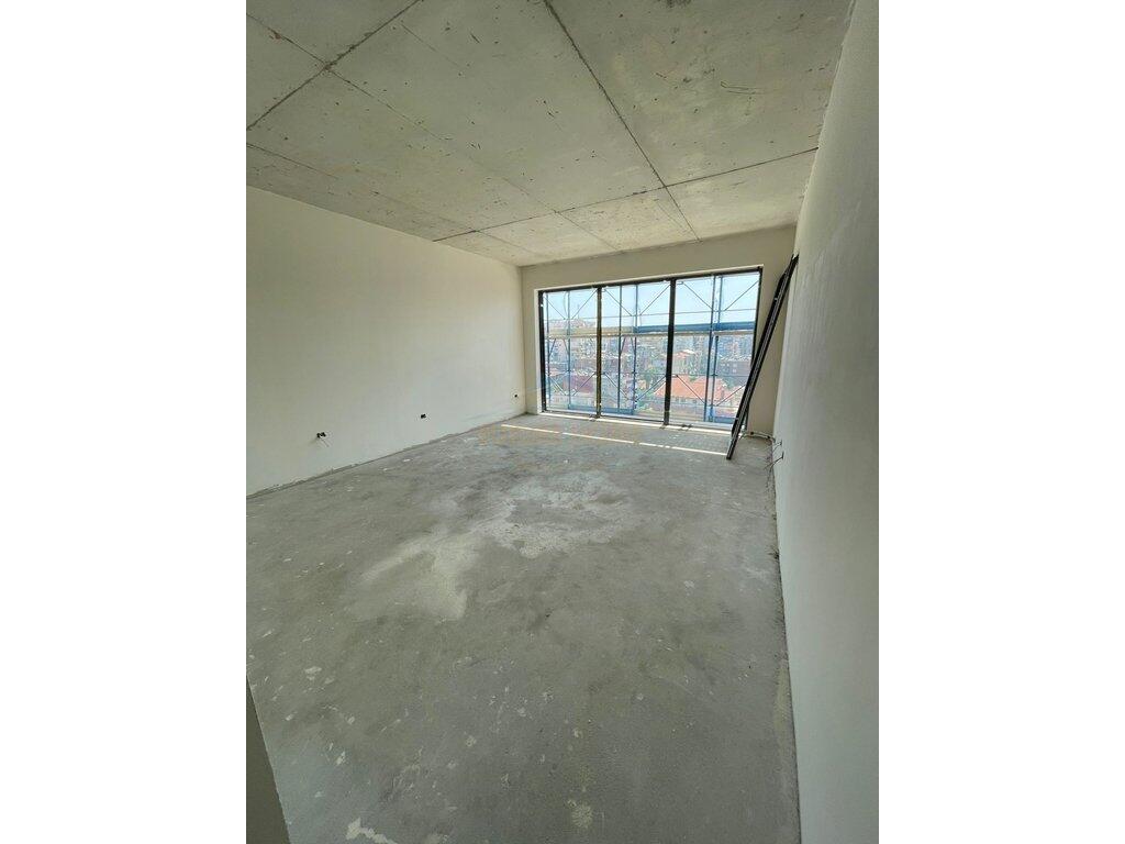Shitet apartament 2+1+2 Oberon Rezidence Stacioni i trenit