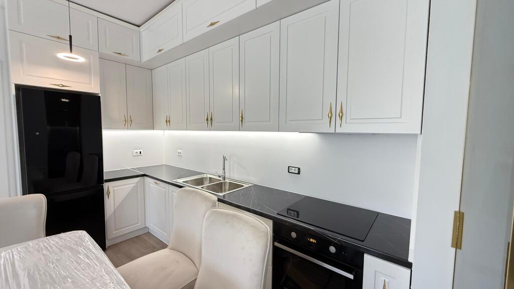 Apartament 2+1+2 + Post Parkimi prane Kodres se Diellit!
