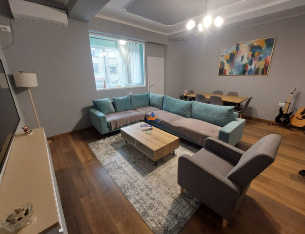 JEPET PER SHITJE VILE 5+1+ANEKS+BALLKON "SHKOLLA E BALETIT" 450.000 EURO
