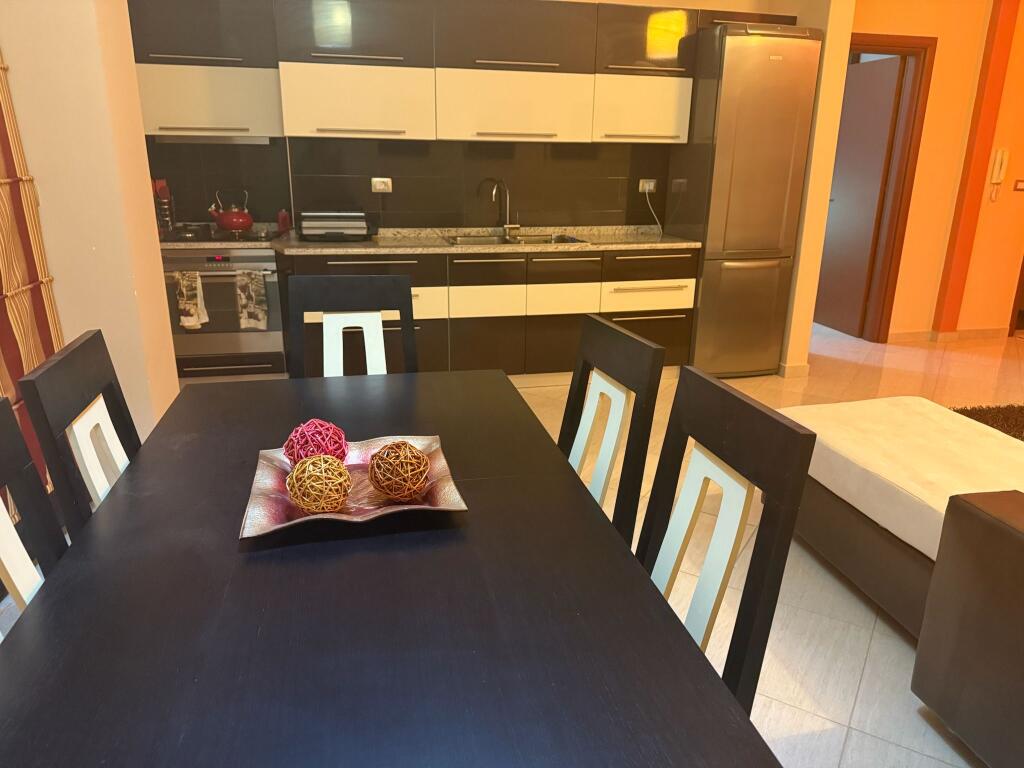 Jepet apartament 1+1 me qera tek liqeni thate me super pamje bga liqeni thate