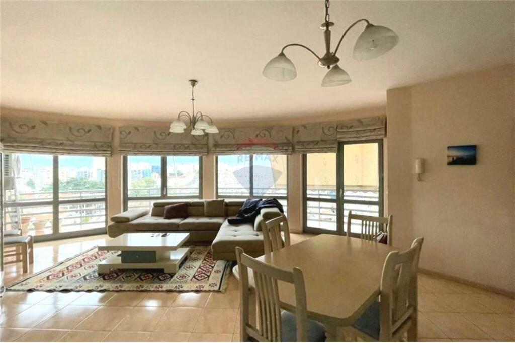 Apartment 2+1+ garage at Zogu i Zi !