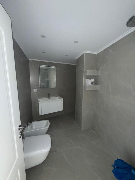 Apartament 2+1+2 per qira, Hotel Radisson, Liqeni i Thate