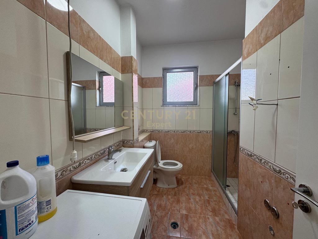 JEPET ME QERA APARTAMENT 2+1 NE SAUK , PALLATI I BRIGADAVE