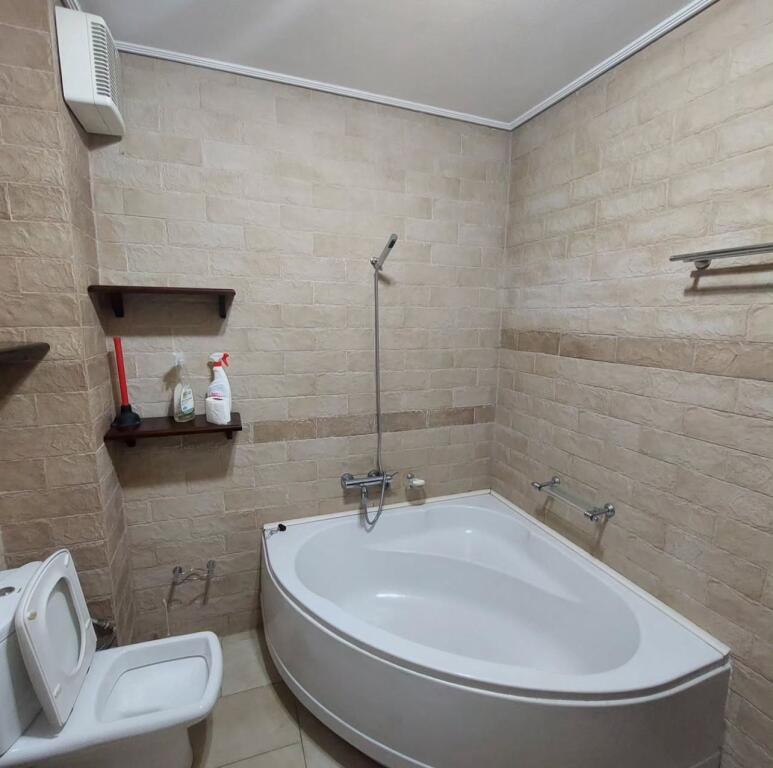 JEPET ME QERA APARTAMENT 3+1 NE BLLOK