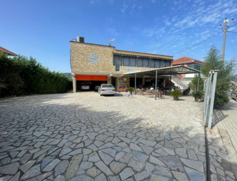 LOCALE COMMERCIALE IN VENDITA 2140M2 "KOMBINAT" 2.500.000 EURO.