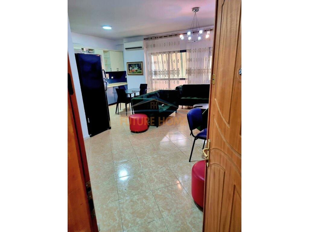 Qera, Apartament 2+1+2, Komuna e Parisit, Tiranë.