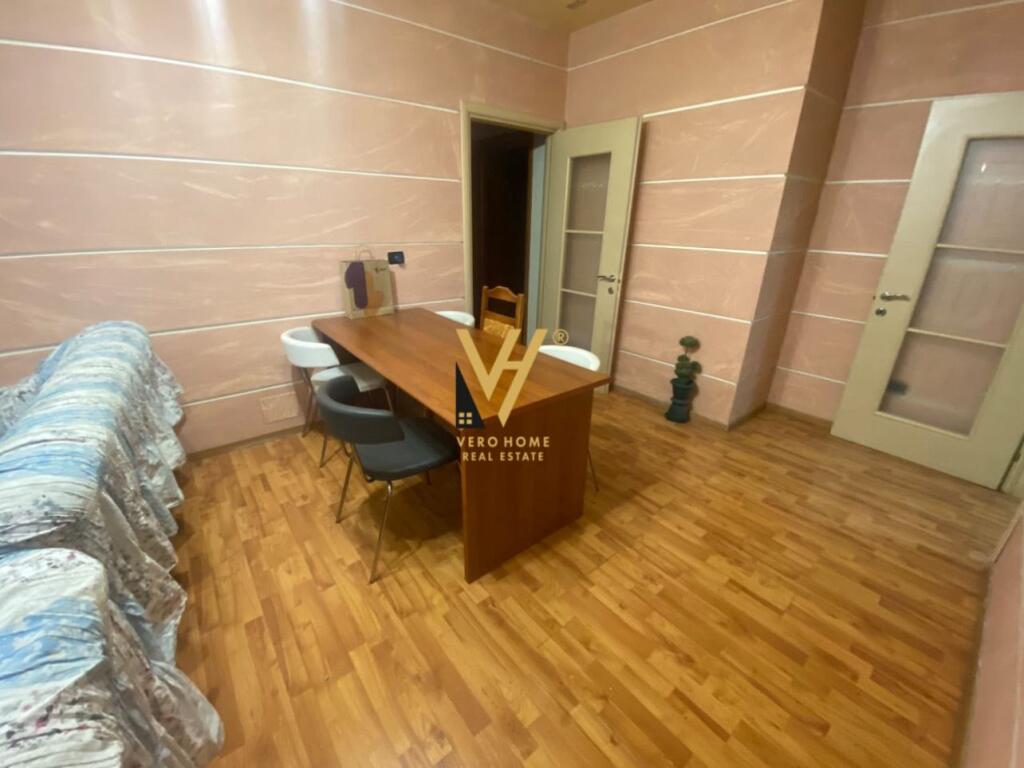 JEPET APARTAMENT 3+1+2+BLK ME QERA TE MARTENITETI I RI 700 EURO