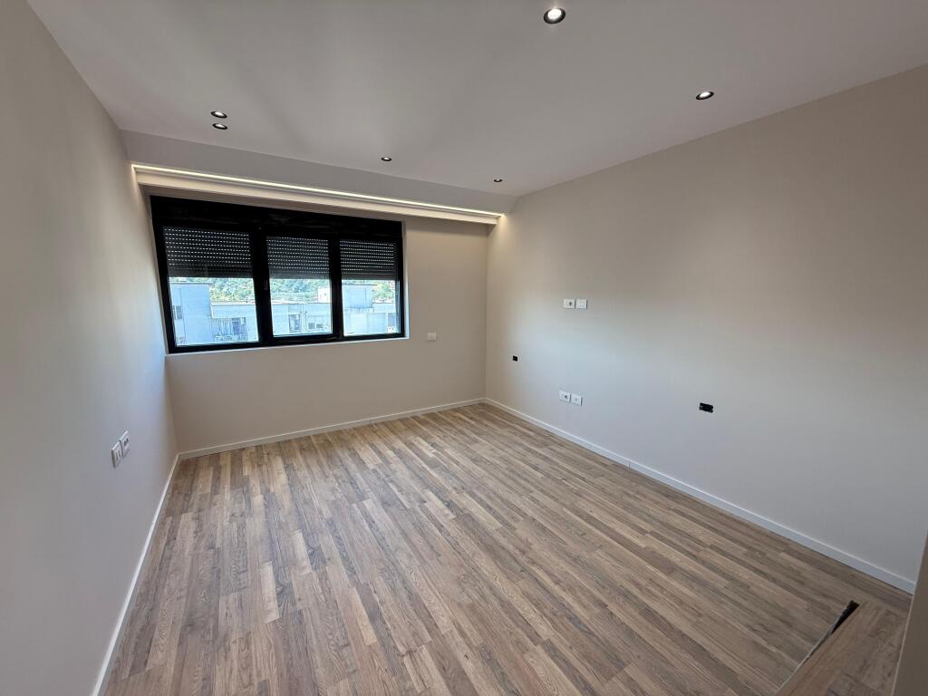 SHESIM APARTAMENT 3+1 ME VERANDE TEK URBAN GATE NE ASTIR