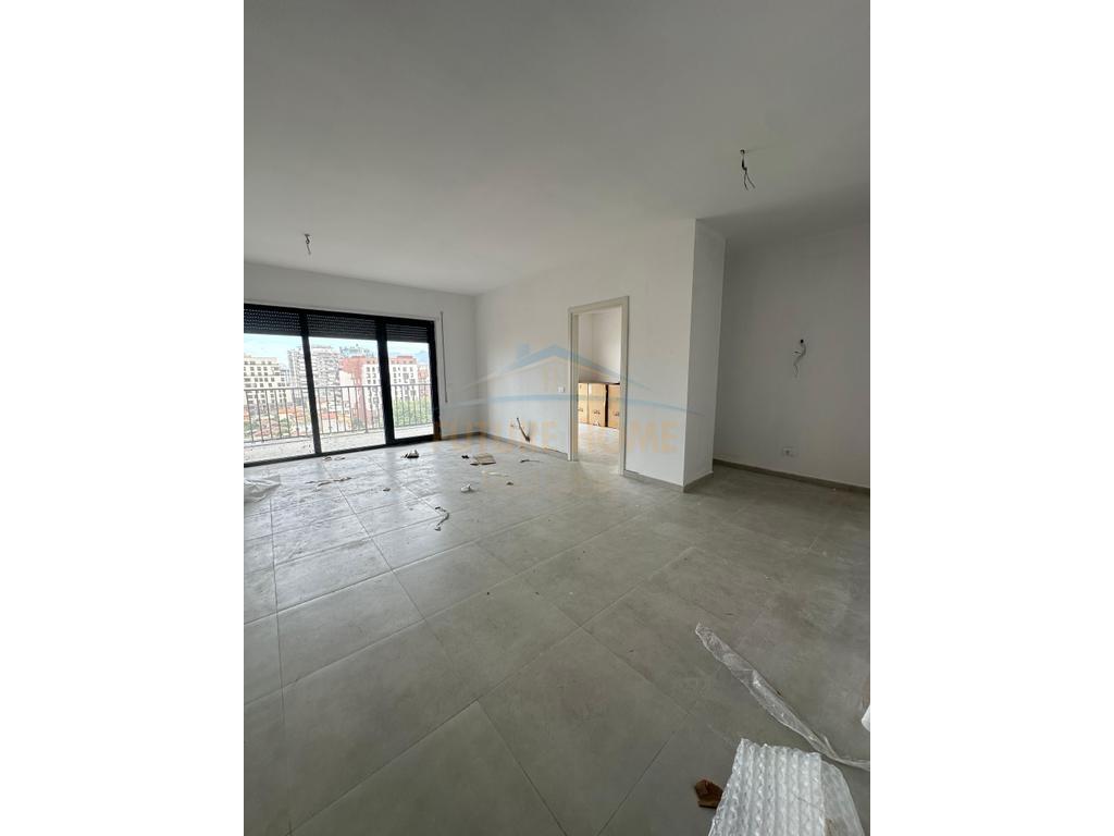 Shitet apartament 2+1+2 Myslym Shyri
