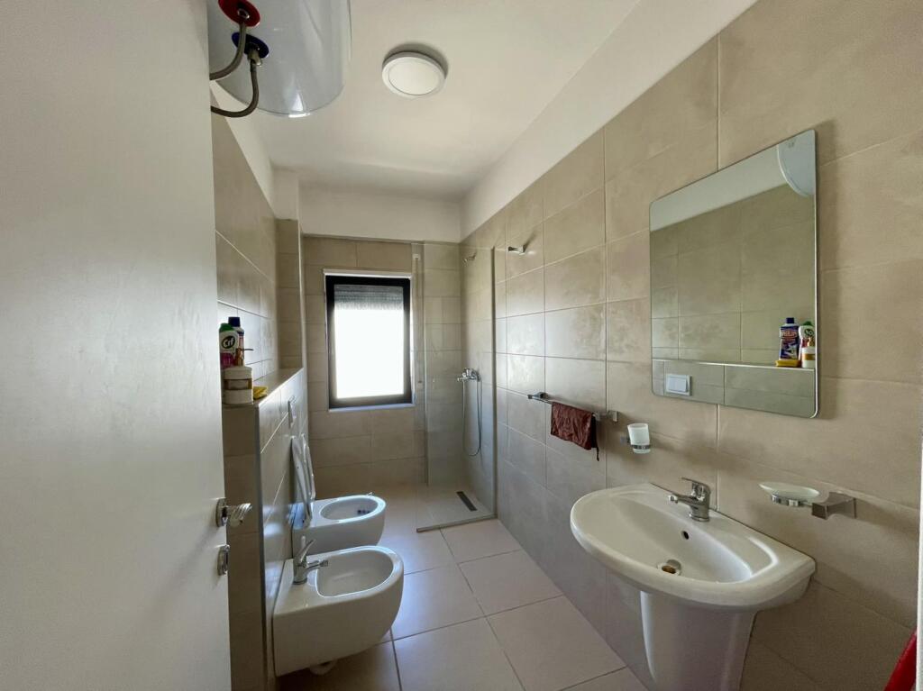 Affittasi appartamento 3+1+Parcheggio - Residenza “Kodra e Diellit”- Scuola British” 80.000 leke/mese