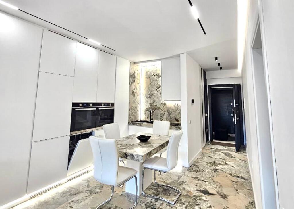 -AFFITTASI appartamento 1+1 + garage completamente investito come per sé con tutto di qualità delle migliori marche AL LAGO ASCIUTTO
