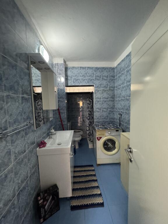Jepet me Qera Apartament 1+1  Adresa : Ish parku rruga ndre mjeda  Kati 1  Pallat pa ashensor  I mobiluar  Cmimi : 500€