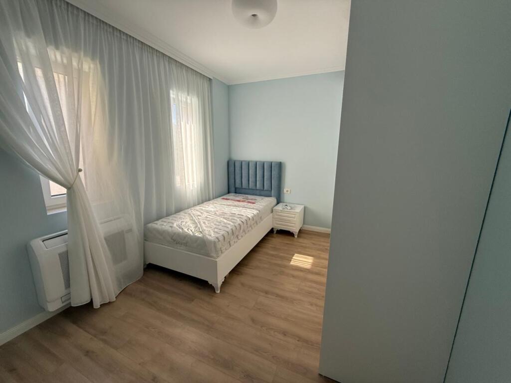 Apartament 2+1+2 per qira, Hotel Radisson, Liqeni i Thate