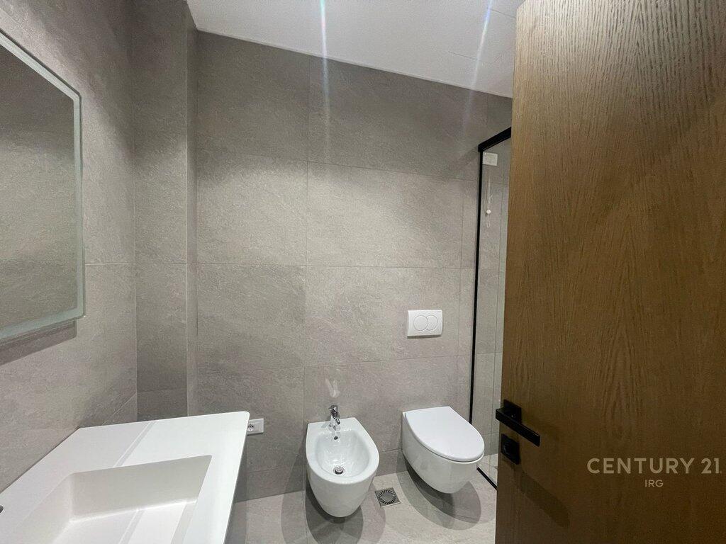 Appartamento di Lusso in Affitto + Posto Auto – Residenza Lake View