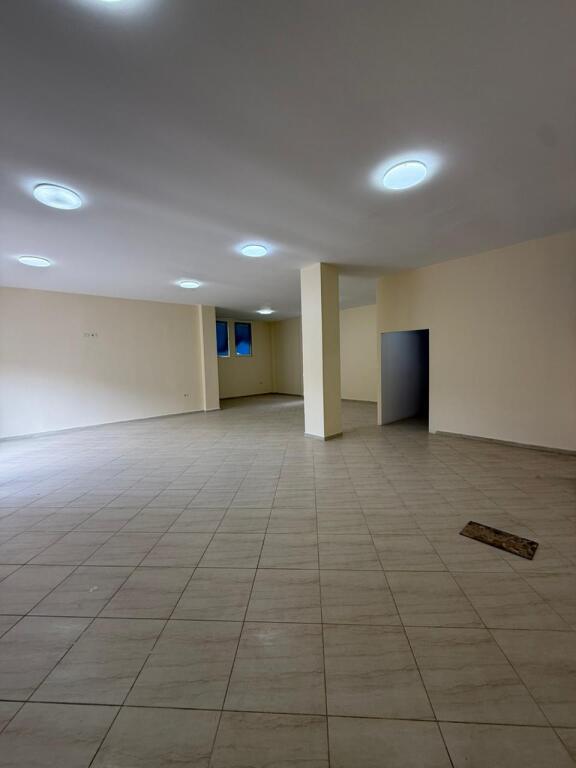 LOCALE IN AFFITTO VICINO ALLA SCUOLA AT ZEF PELLUMBI, SELITE