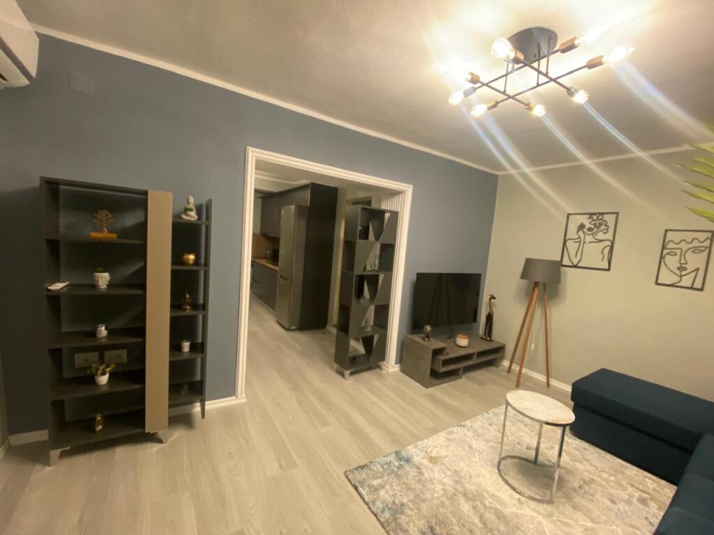 Jepet me qira apartament 1+1 RRUGA E DURRESIT 650 mije leke