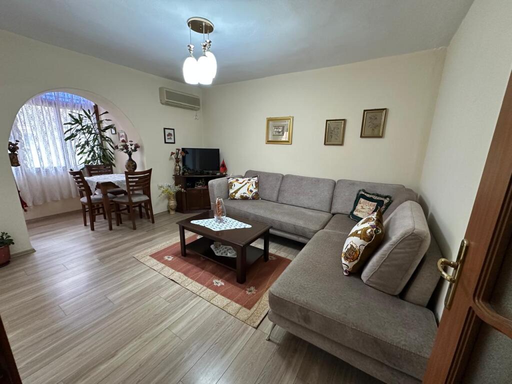 🏢Pak minuta larg Ambasades Amerikane,prane Bar Panorama jepet me qera apartament 1+1, i mobiluar.550Euro