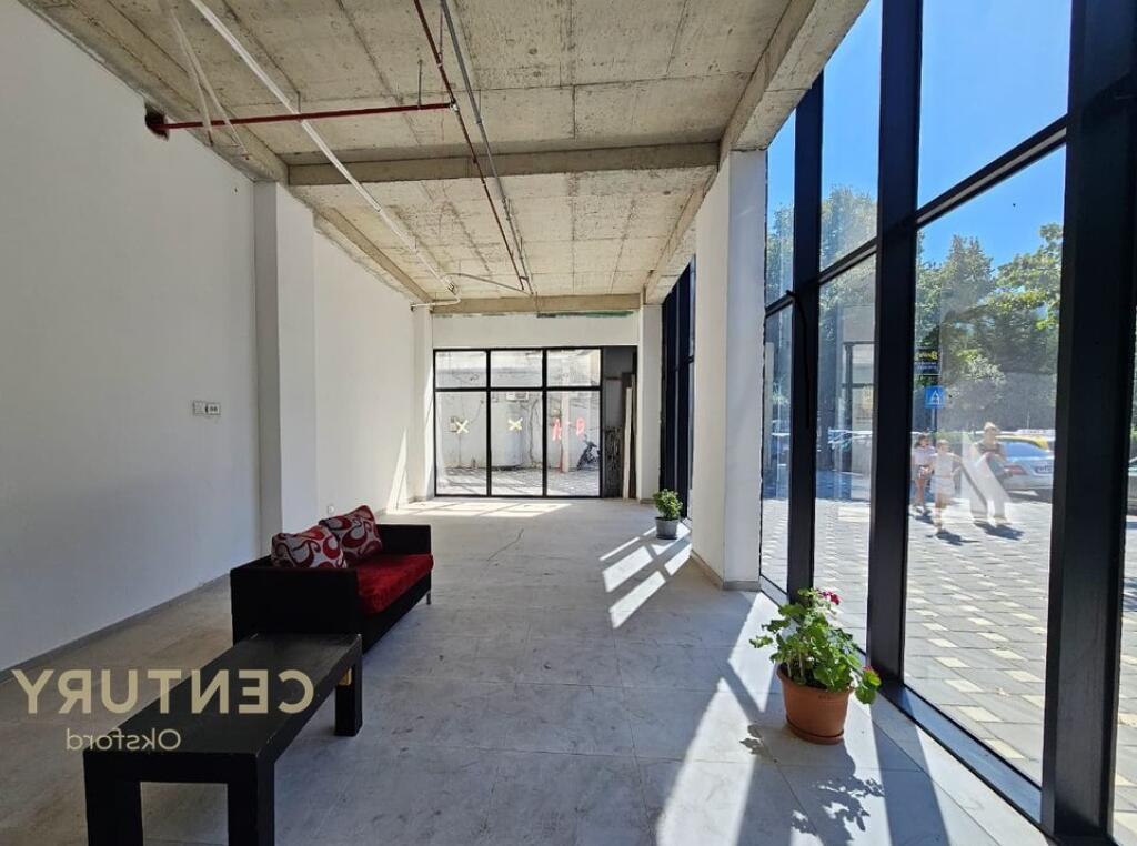 COMMERCIAL SPACE FOR RENT IN KAMEZ AT THE MUNICIPALITY